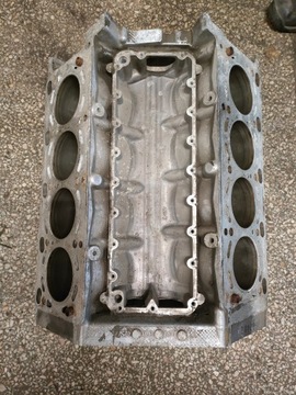 Blok silnika Bmw E39 3.5i M62B35 Stolik