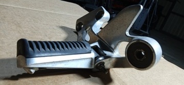 YAMAHA XJ 900 4KM 93-03 ЛЕВАЯ ПОДНОЖКА КРЕПЛЕНИЕ ЗАДНЕГО ПАССАЖИРА