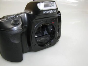 MINOLTA DYNAX 300si - корпус