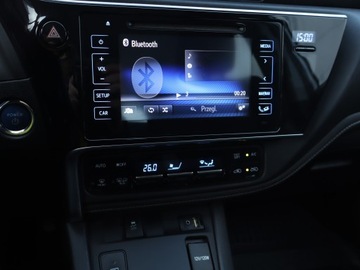 Toyota Auris II Touring Sports Facelifting 1.8 Hybrid 136KM 2015 Toyota Auris Hybrid, Salon Polska, Automat, Klima, zdjęcie 11