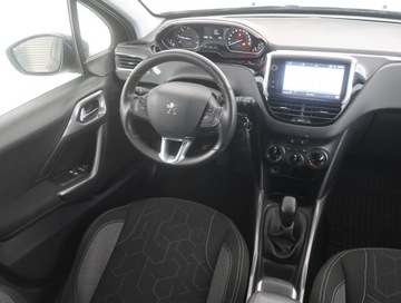 Peugeot 2008 I SUV Facelifting 1.6 BlueHDi 99KM 2018 Peugeot 2008 1.6 BlueHDi, Navi, Klima, Tempomat, zdjęcie 6