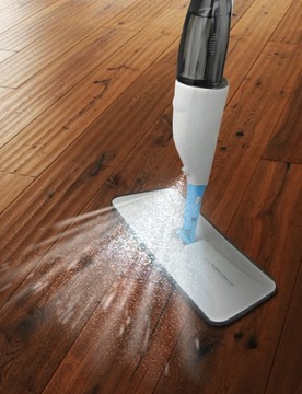 ДЛИННАЯ ПЛОСКАЯ ШВАБРА ДЛЯ МЫТЬЯ ПОЛА С ВСТАВКОЙ ИЗ МИКРОФИБРЫ РАСПЫЛИТЕЛЯ