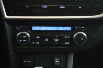 Toyota Auris I Hatchback 3d Facelifting 1.6 Valvematic 132KM 2013 Toyota Auris 1.6 Valvematic, Salon Polska, Klima, zdjęcie 9