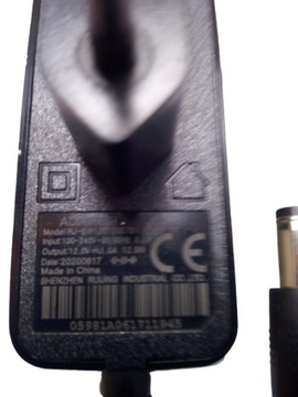 ZASILACZ 12V 2000mA MODEL ZL-0244001L20200EU01