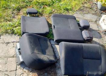 DAIHATSU SIRION II SEDADLO PŘEDNÍ ZADNÍ POHOVKA