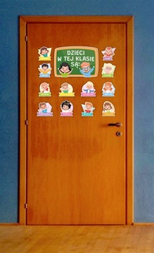 DEKORACJA KLASOWA NA DRZWI GAZETKĘ - DZIECI W TEJ KLASIE SĄ... (13 el.)