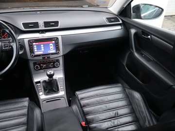 Volkswagen Passat B7 Variant 2.0 TDI CR DPF BlueMotion 140KM 2011 VW Passat 2.0 TDI, Salon Polska, Navi, Klima, zdjęcie 7