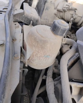 Suzuki Grand Vitara II SUV 1.9 DDiS 129KM 2007 Suzuki Grand Vitara 112007r, 1.9 DIESEL. 4x4. Przetarty prawy bok. Jezdzi., zdjęcie 19