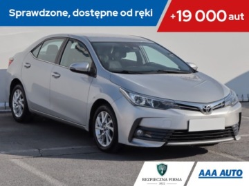 Toyota Corolla XI Sedan Facelifting 1,6 Valvematic 132KM 2017 Toyota Corolla 1.6 Valvematic, Salon Polska