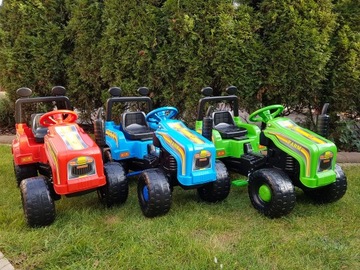 ОГРОМНЫЙ ПЕДАЛЬНЫЙ ТРАКТОР С ПРИЦЕПОМ.