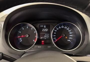 Volkswagen Polo V Hatchback 3d Facelifting 1.2 TSI BlueMotion Technology 90KM 2015 Volkswagen Polo Comfortline 1.2TSI 90KM M5 2015 r., salon PL, przebieg tyl, zdjęcie 14