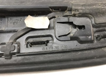 MERCEDES CLA W118 НАКЛАДКА СПОЙЛЕРА КРЫШКИ БАГАЖНИКА ПРАВАЯ A1187901000