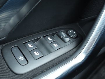 Peugeot 2008 I SUV Facelifting 1.2 PureTech 110KM 2019 Peugeot 2008 1.2 PureTech, Salon Polska, zdjęcie 11