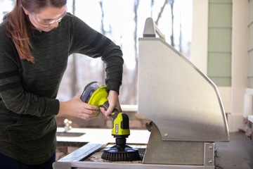 ВРАЩАЮЩАЯСЯ МОЮЩАЯ ЩЕТКА 18В Ryobi ONE+ R18CPS 2Ah