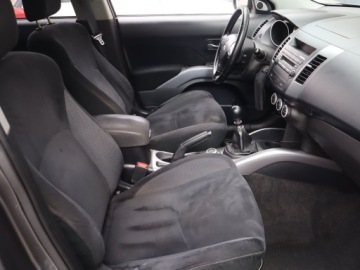 Mitsubishi Outlander II 2.0 DID DOHC 140KM 2007 Mitsubishi Outlander 2.0 DI-D, 4X4, 7 miejsc, zdjęcie 8