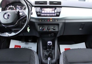 Skoda Fabia III Hatchback Facelifting 1.0 TSI 95KM 2020 Skoda Fabia 1.0 TSI 95KM M5 Ambition Czujniki parkowania SmartLink SalonPL, zdjęcie 16