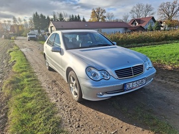 Mercedes Klasa C W203 Sedan W203 2.6 V6 (C 240) 170KM 2003 MERCEDES-BENZ KLASA C W203 240 4-matic (203.081) 170 KM 4x4, zdjęcie 15