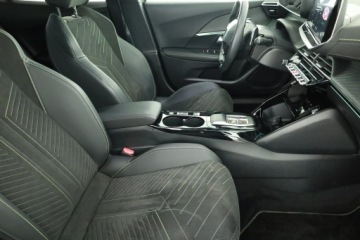 Peugeot 2008 II SUV Facelifting 1.2 PureTech 130KM 2024 Peugeot 2008 1.2 PureTech, Salon Polska, zdjęcie 6