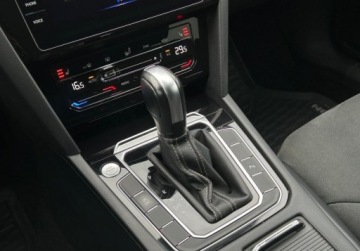 Volkswagen Arteon Fastback Facelifting 2.0 TSI 190KM 2021 Volkswagen Arteon Shooting Brake R-Line Pakiety, Podgrzewane 4 fotele, AC, zdjęcie 23