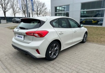 Ford Focus IV Hatchback 1.0 EcoBoost 125KM 2021 Ford Focus 1.0 ecoboost 125 KM 6MT ST-Line pakiet Parking, Winter Benzyna, zdjęcie 5