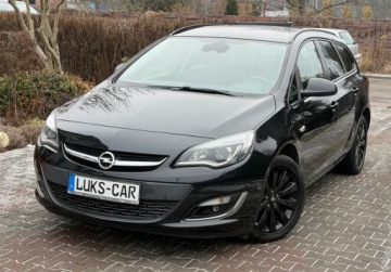 Opel Astra J Sports Tourer Facelifting 1.4 Turbo ECOTEC 140KM 2013 Opel Astra 1,4 TURBO 140KM Climatronic Xenon LED Navi Bezwypadkowy Serwis