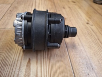 BMW F20 F22 F30 F32 F33 F34 F36 PŘÍDAVNÁ ČERPADLO VODY KAPALINY