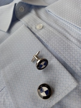 Серебряные запонки BMW для рубашки в элегантной коробочке, идеальны в качестве подарка.