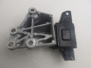 HYUNDAI I30 III 16-23 1.4 MPI UCHYCENÍ ULOŽENÍ MOTORU 21830-G4100 OE