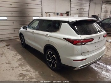 Mitsubishi Outlander III 2023 Mitsubishi Outlander SE S-AWC 2023 2.5l 2.5 Benzyna 181KM, zdjęcie 3