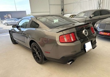 Ford Mustang V 2011 Ford Mustang 5.0 V8 GT 421 KM 2011r 139.000 km Warszawa 5.0 Benzyna, zdjęcie 4