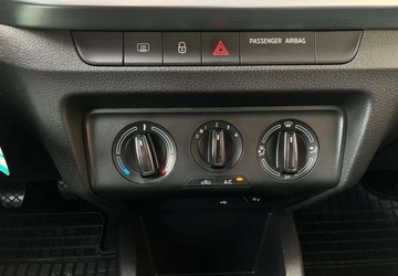 Skoda Fabia III Hatchback Facelifting 1.0 TSI 95KM 2020 Skoda Fabia Skoda Fabia 1.0 TSI Active Benzyna 95KM, zdjęcie 28