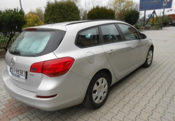 Opel Astra J Sports Tourer 1.7 CDTI ECOTEC 110KM 2011 Opel Astra Opel Astra J 1.7 Diesel 110KM, zdjęcie 5