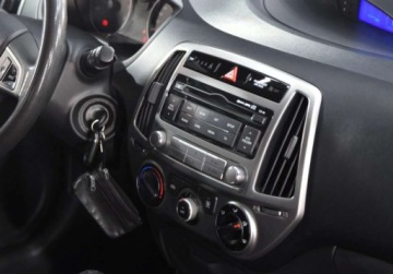 Hyundai i20 I Hatchback 5d Facelifting 1.2 DOHC 85KM 2012 Hyundai i20 1.2 Benzyna 85KM, zdjęcie 17