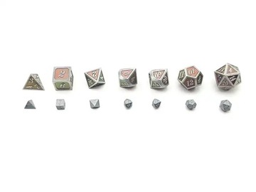 МАЛЕНЬКИЙ СЕРЕБРЯНЫЙ НАБОР ИЗ 7 МЕТАЛЛИЧЕСКИХ КОСТЕЙ + МЕДНЫЙ БРЕЛОК ДЛЯ БРЕЛОК + КОРОБКА