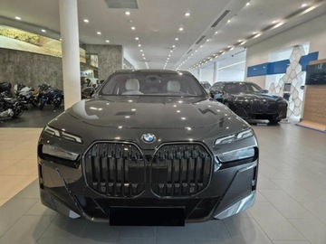 BMW Seria 7 G70 Sedan 3.0 40d 299KM 2025 BMW Seria 7 740d xDrive Sport Sedan 3.0 (299KM) 2025, zdjęcie 5