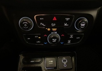 Jeep Compass II SUV 1.3 TMair 150KM 2020 Jeep Compass Limited 1.3T 150KM automat 202021 r., Salon PL, komplet opon, zdjęcie 32