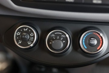 Toyota Yaris III Hatchback 5d Facelifting 1.0 VVT-i 69KM 2015 Toyota Yaris 1.0 Active EU6 Benzyna 69KM, zdjęcie 32