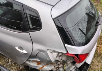 Kia Venga Mikrovan 1.4 DOHC CVVT 90KM 2011 Kia Venga 2011r, 1.4 Benzyna. Lekko uszkodzony lewy tyl. Jezdzi 1.4 90KM, zdjęcie 13
