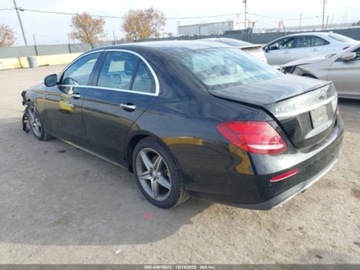Mercedes Klasa E W213 2017 Mercedes-Benz Klasa E 2017 MERCEDES-BENZ E 300 2.0 Benzyna 241KM, zdjęcie 2