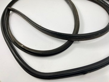 USZCZELKA TYLNEJ KLAPY POKRYWY BAGAŻNIKA MERCEDES W124 KOMBI S124
