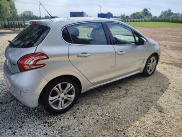 Peugeot 208 I Hatchback 3d 1.2 VTI 82KM 2012 Peugeot 208 panorama,klimatronic, zdjęcie 2