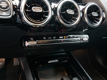 Mercedes Klasa B W247 2020 MERCEDES-BENZ B Klasa 180 d 7G-DCT 1.5 (116KM) 2020, zdjęcie 19