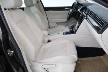 Volkswagen Passat B8 Variant 1.8 TSI BlueMotion Technology 180KM 2016 VW Passat 1.8 TSI, Salon Polska, Serwis ASO, zdjęcie 8