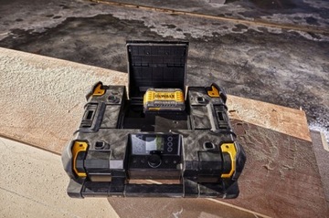 РАДИО + ЗАРЯДНОЕ УСТРОЙСТВО TOUGHSYSTEM DWST1-81078 DEWALT