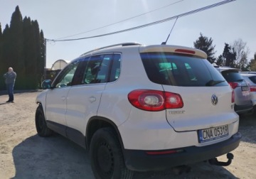 Volkswagen Tiguan I SUV 2.0 TDI CR DPF 140KM 2008 Volkswagen Tiguan 2008r, 2.0 TDI. 4x4. AUTOMAT. Uszkodzony lewy przod Poob, zdjęcie 2