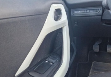 Peugeot 208 I Hatchback 5d Facelifting 1.2 PureTech 82KM 2018 Peugeot 208 Peugeot 208 1.2 Benz 82KM Active 1.2 Benzyna 82KM, zdjęcie 17