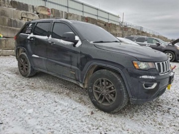 Jeep Grand Cherokee IV 2016 Jeep Grand Cherokee 2016 JEEP GRAND CHEROKEE LAREDO 3.6 Benzyna 293KM, zdjęcie 3