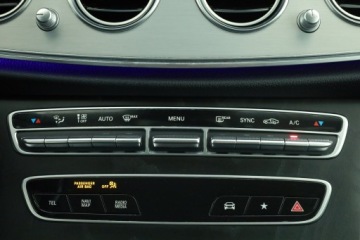 Mercedes Klasa E W213 All-terrain Facelifting 2.0 E220d 194KM 2021 Mercedes E E 220 d 4MATIC, Salon Polska, zdjęcie 13