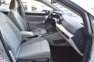 Volkswagen Golf VIII Variant 1.5 eTSI 150KM 2021 Volkswagen Golf Variant Variant 1.5TSI 150KM Pakiety LED ACC Podgrz.fotele, zdjęcie 32