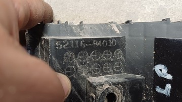 DAIHATSU TERIOS II VÝZTUHA NÁRAZNÍKU LEVÝ PŘEDNÍ 52116-B4010